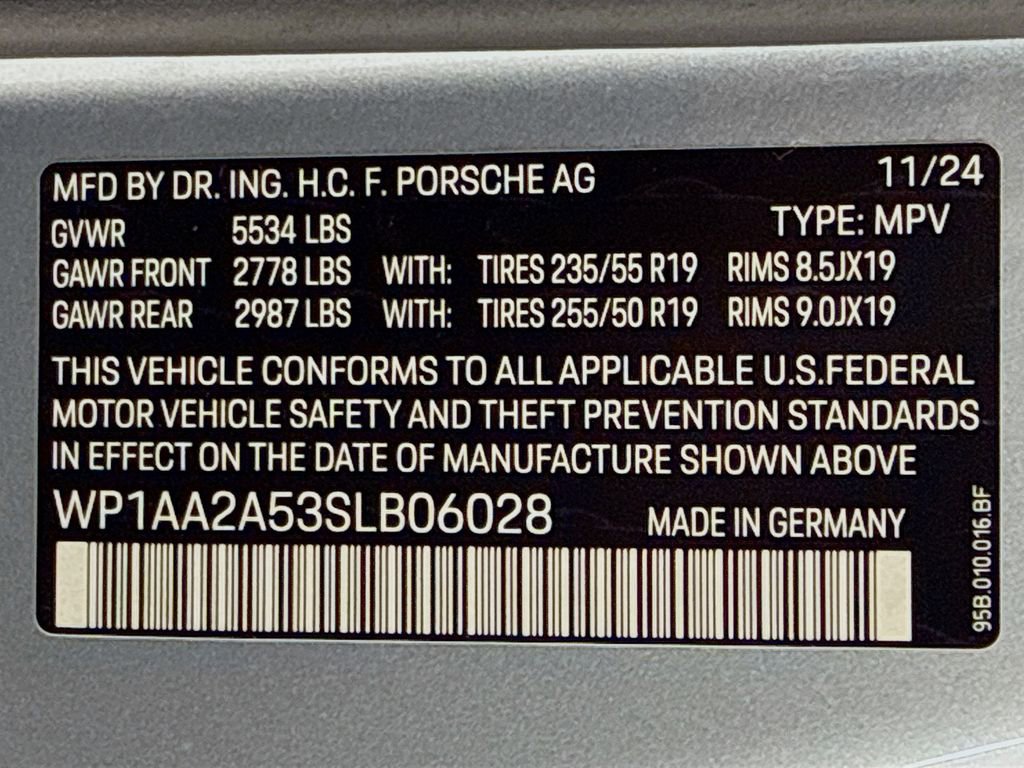 Certified 2025 Porsche Macan image 37