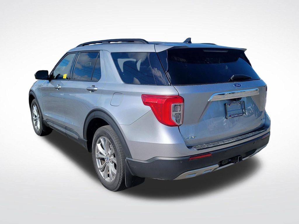 Used 2023 Ford Explorer XLT w/ Equipment Group 202A AWD/4WD image 3