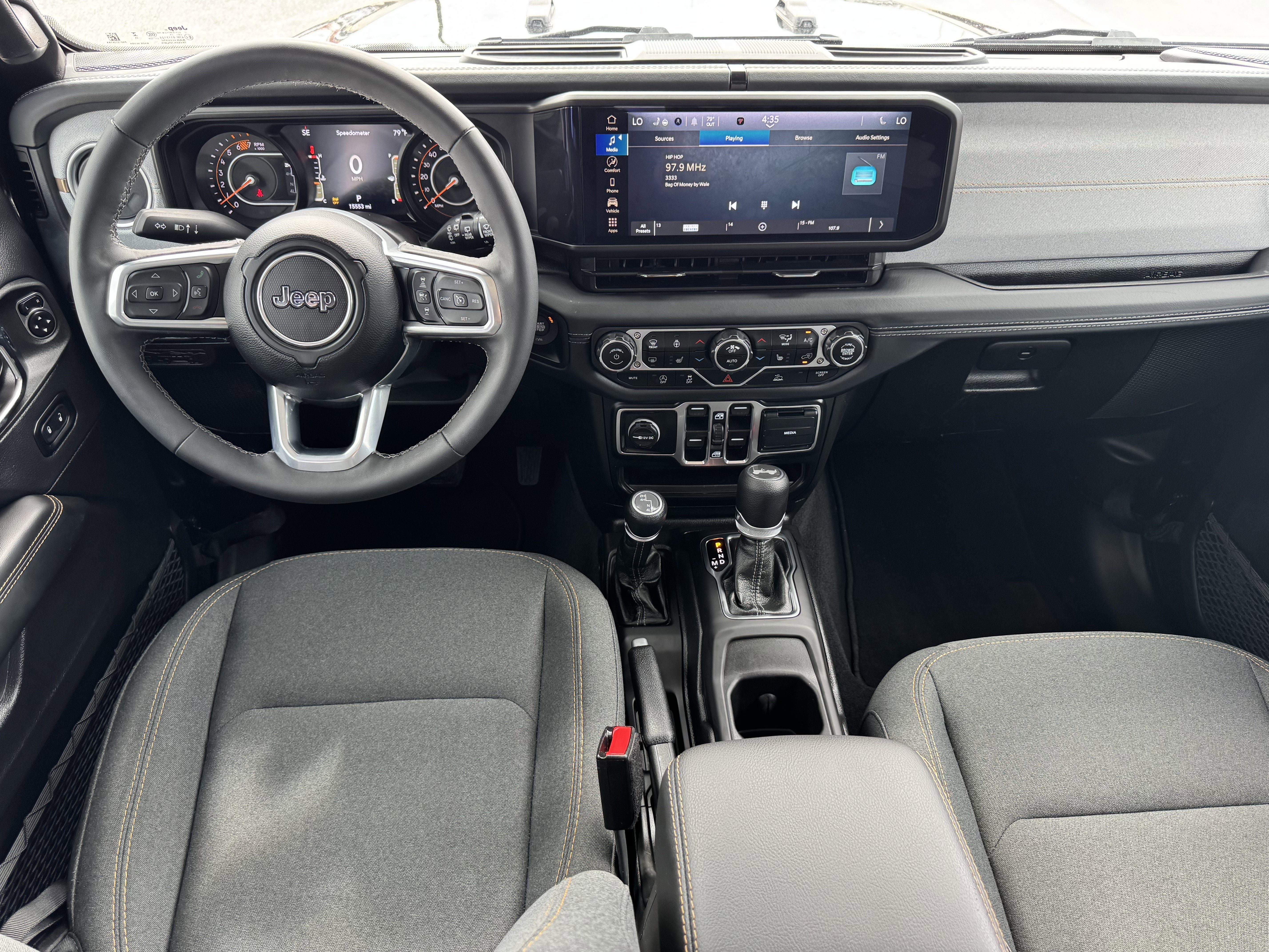 Used 2025 Jeep Wrangler Sahara image 14