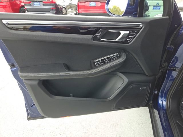 Used 2024 Porsche Macan image 29