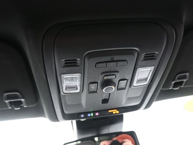 Used 2023 Chevrolet Suburban Premier image 12