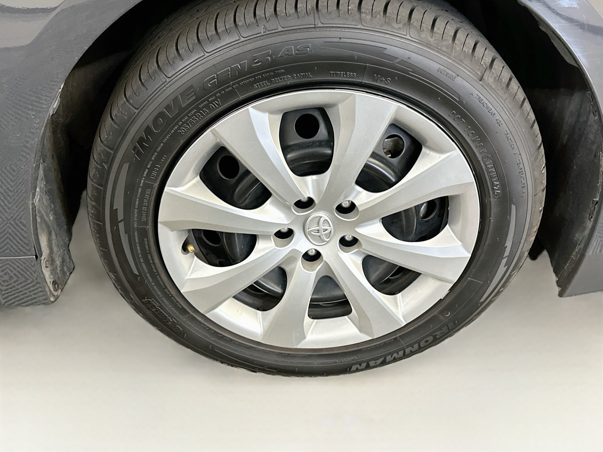 Used 2025 Toyota Corolla LE FWD image 11
