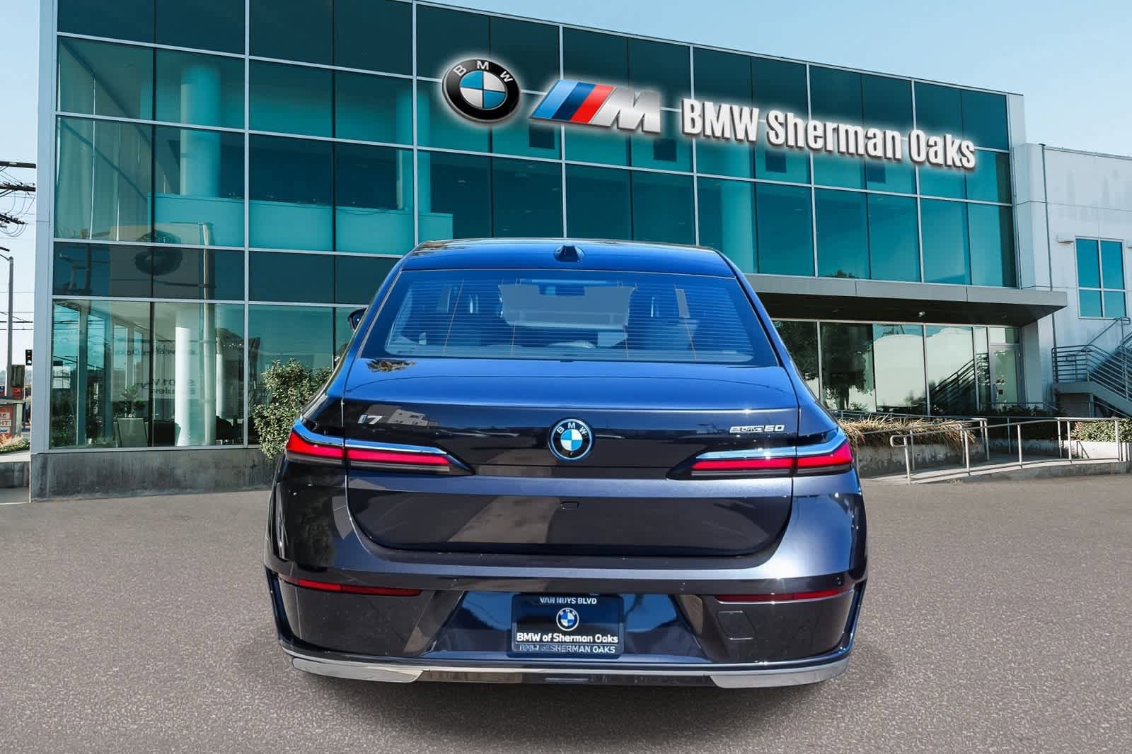 New 2026 BMW i7 M70 RWD image 5
