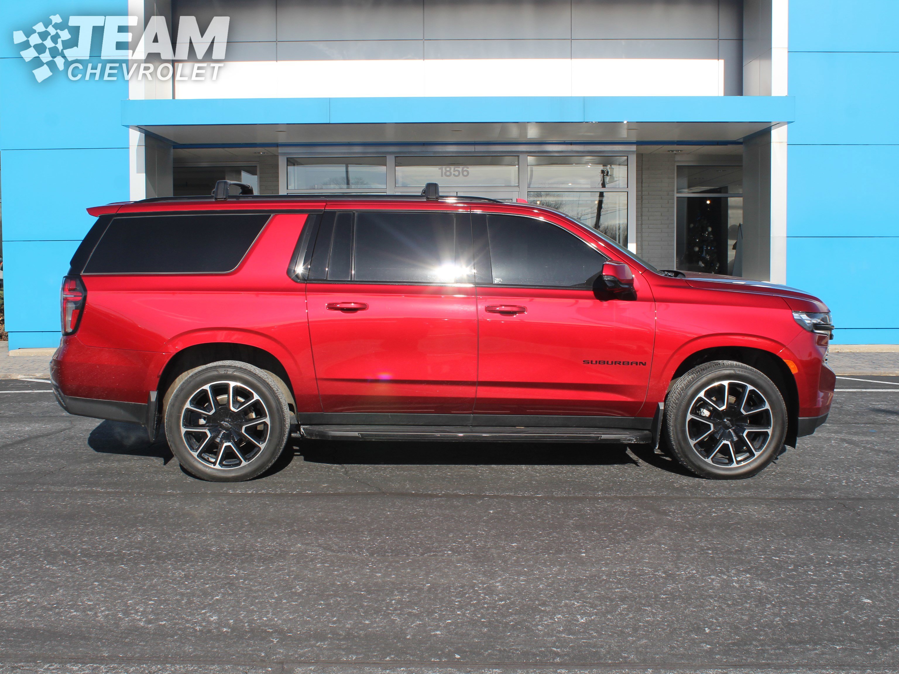 Certified 2024 Chevrolet Suburban RST w/ Luxury Package image 3