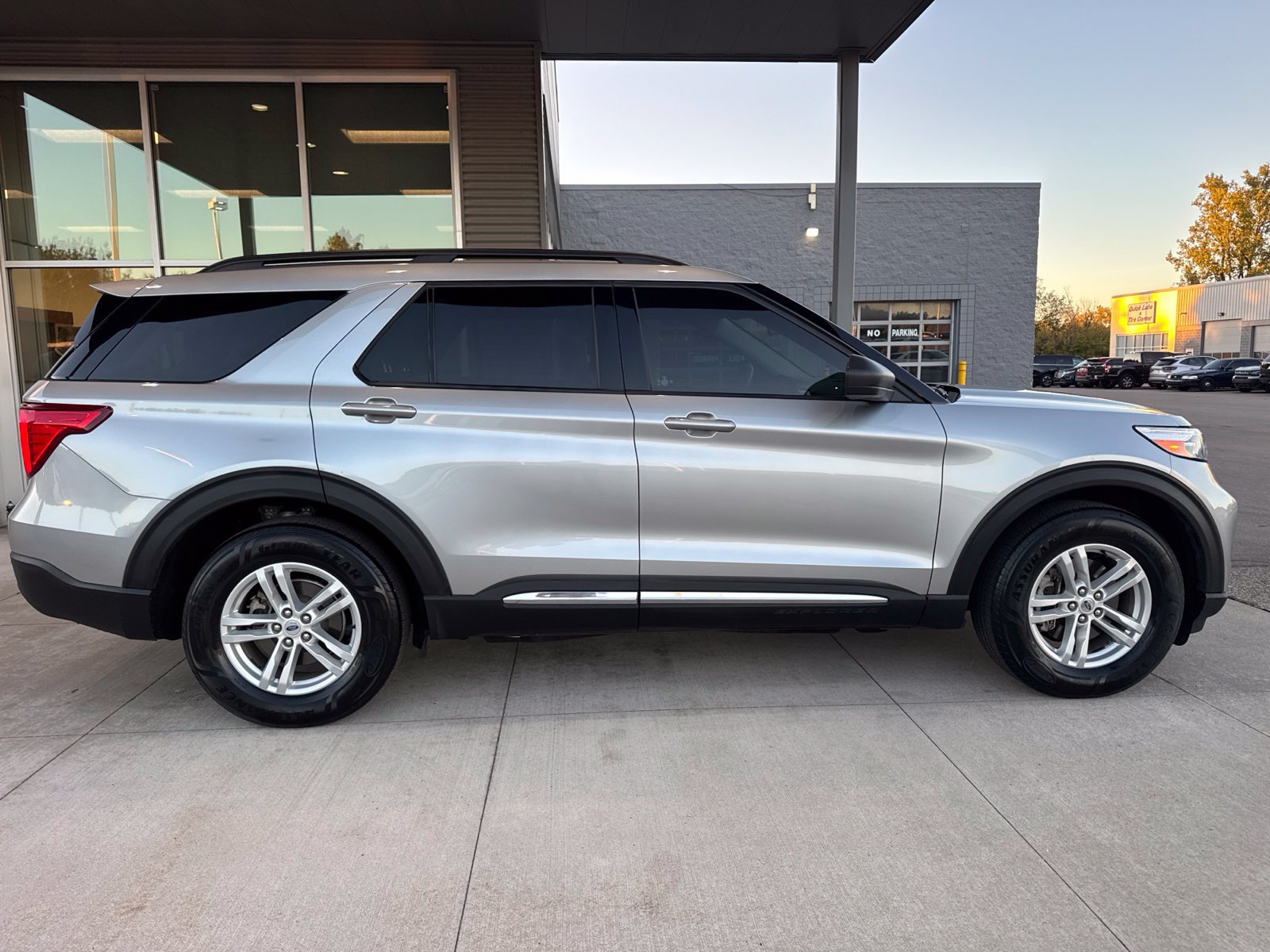 Certified 2023 Ford Explorer XLT w/ Equipment Group 202A AWD/4WD image 9