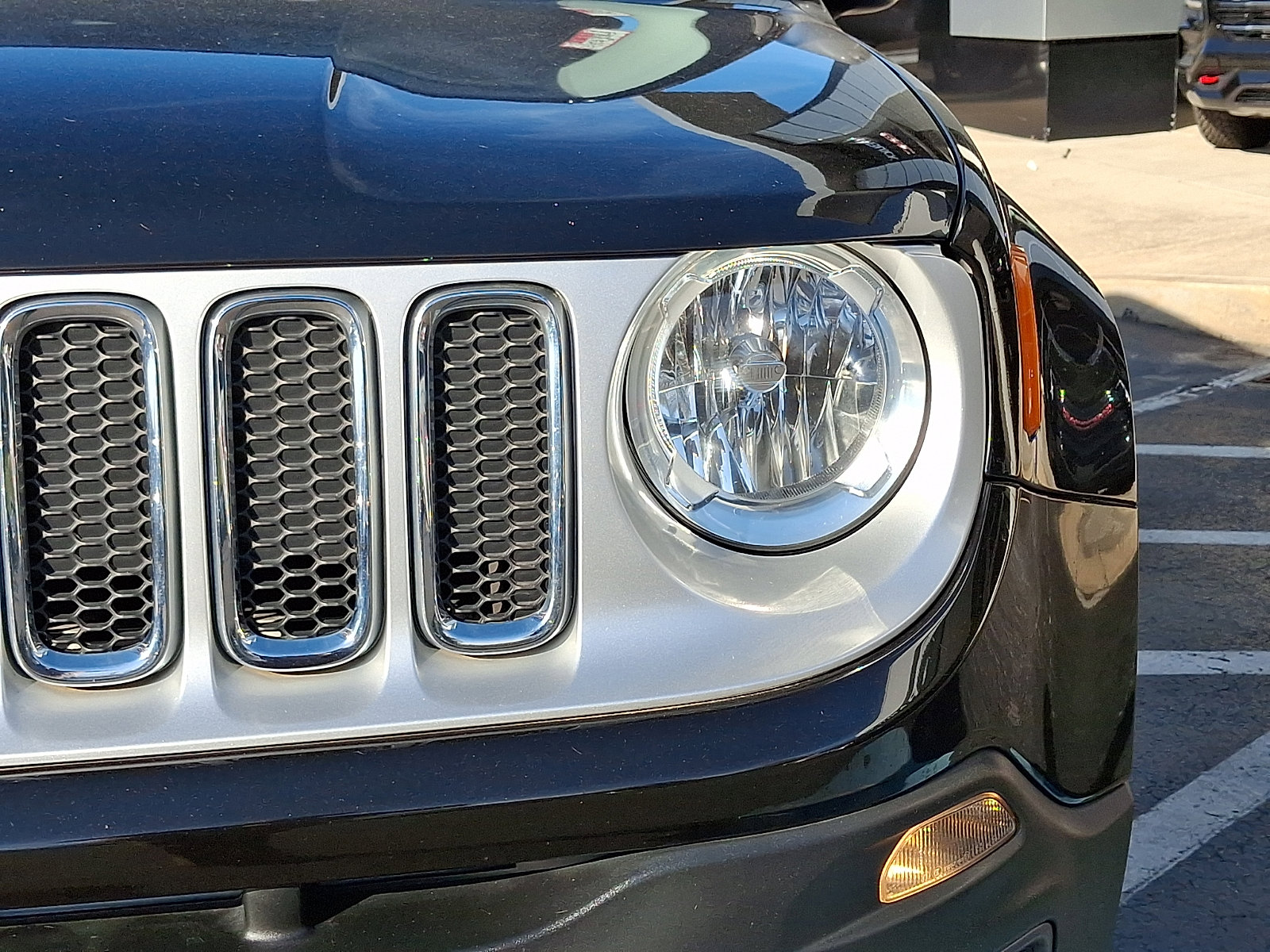 Used 2016 Jeep Renegade Limited image 9