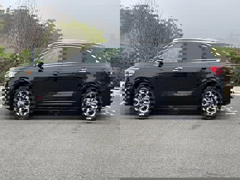 Used 2019 Kia Sorento SX image 3