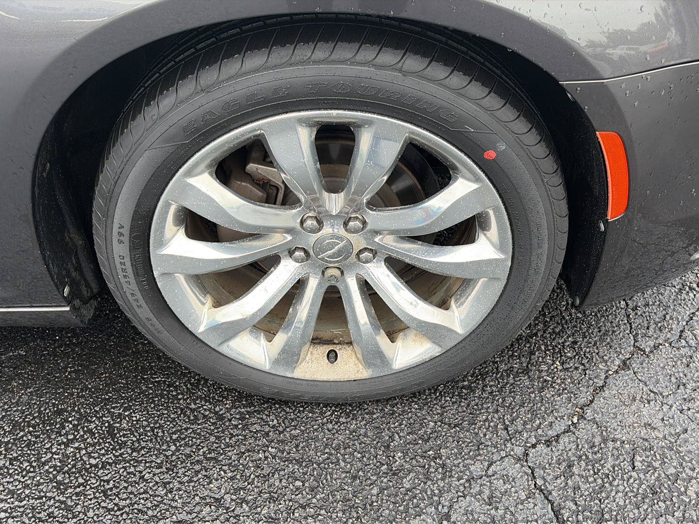 Used 2017 Chrysler 300 C RWD image 37