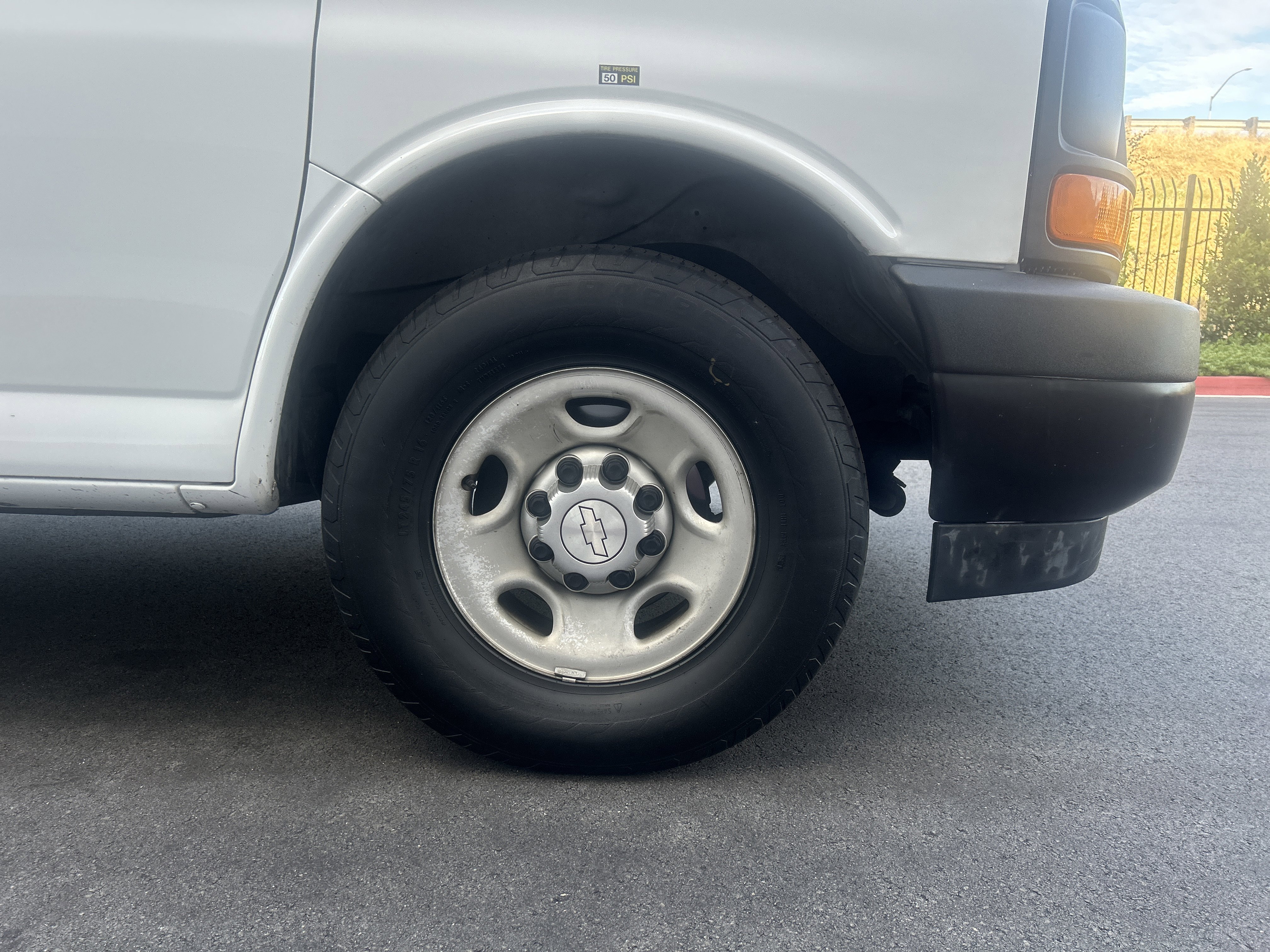 Used 2017 Chevrolet Express 2500 RWD image 16