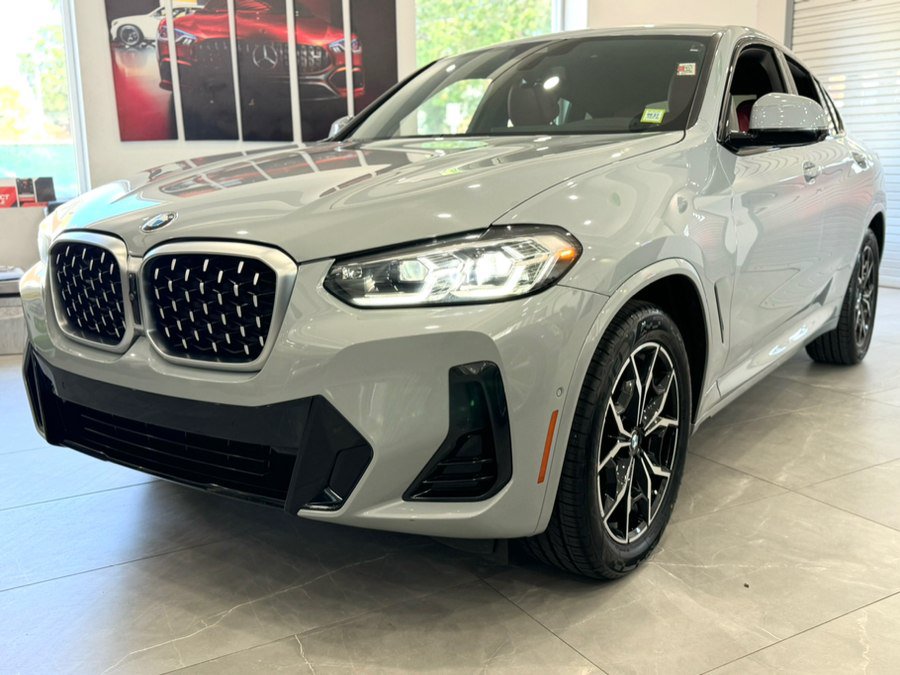 Used 2023 BMW X4 xDrive30i w/ M Sport Package AWD/4WD image 4