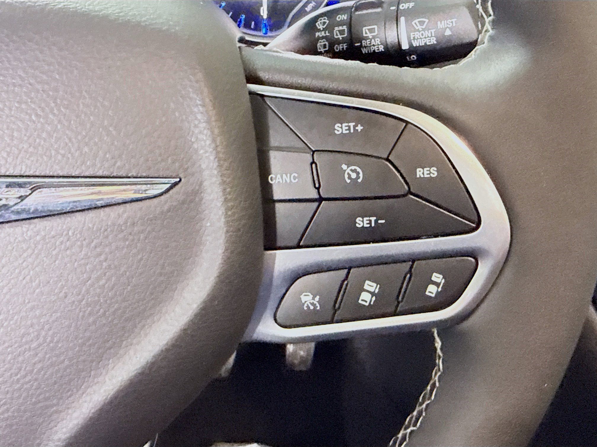 Used 2026 Chrysler Pacifica Select FWD image 15