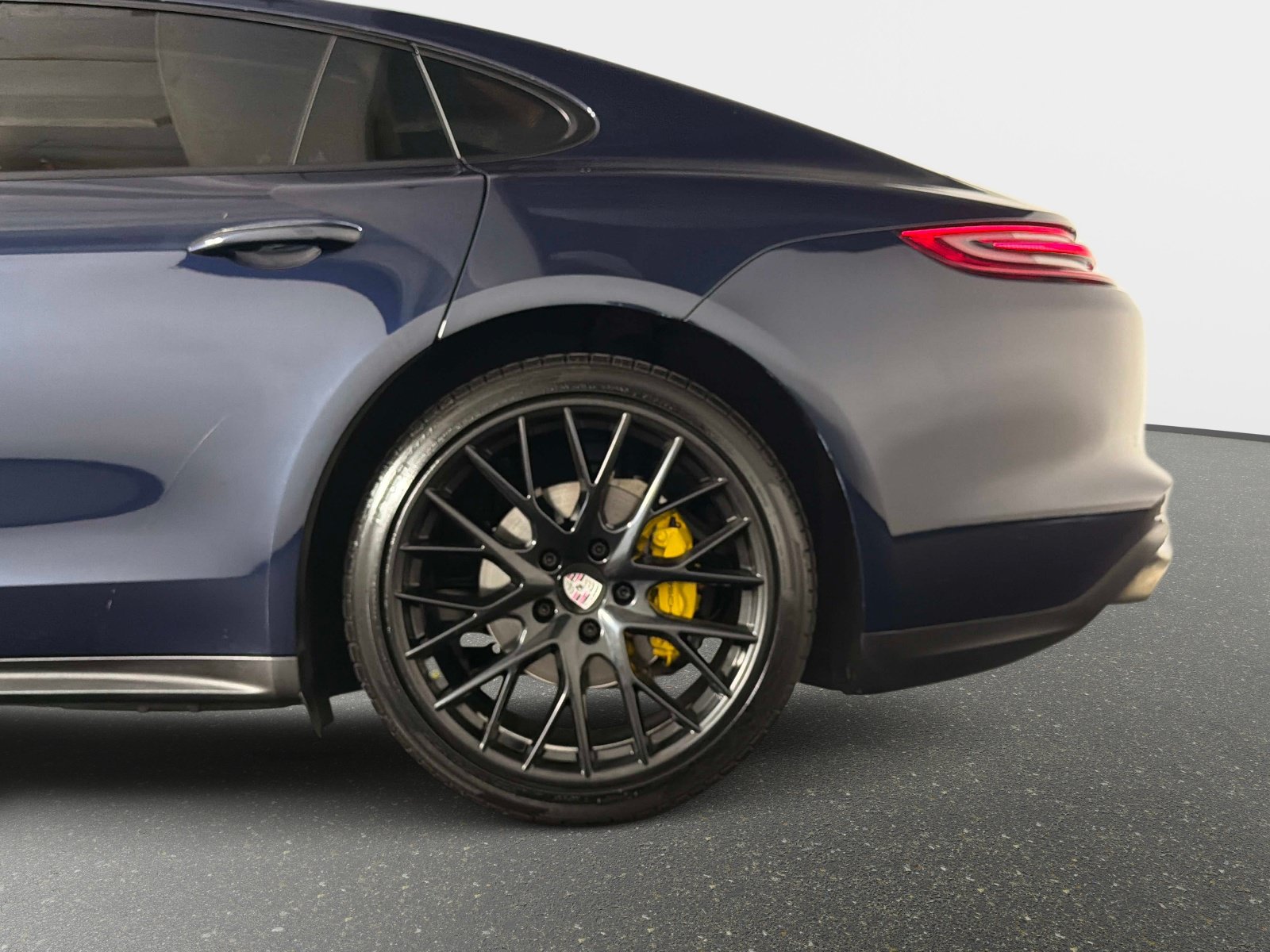 Used 2017 Porsche Panamera 4 AWD/4WD image 13