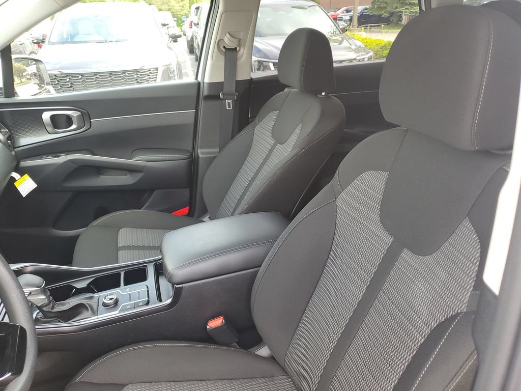 Certified 2023 Kia Sorento LX FWD image 10