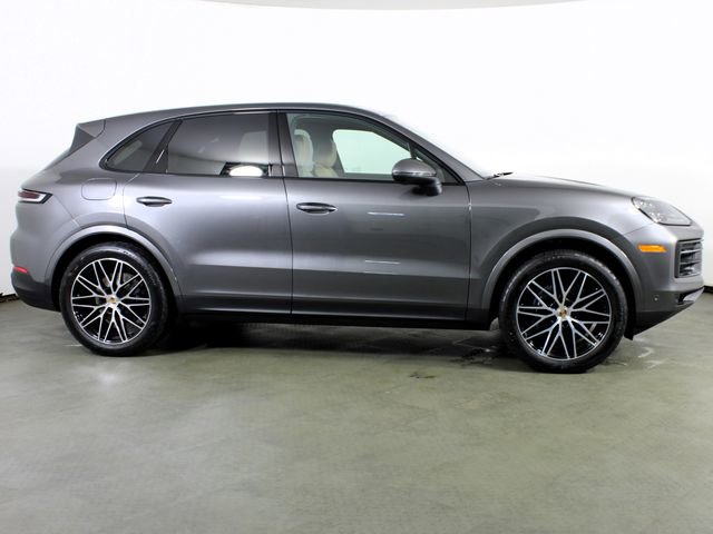Certified 2025 Porsche Cayenne AWD/4WD image 8