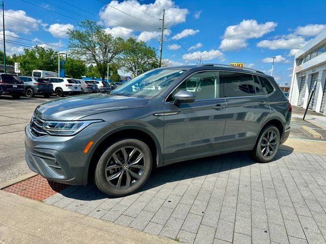 Used 2024 Volkswagen Tiguan SE AWD/4WD image 3
