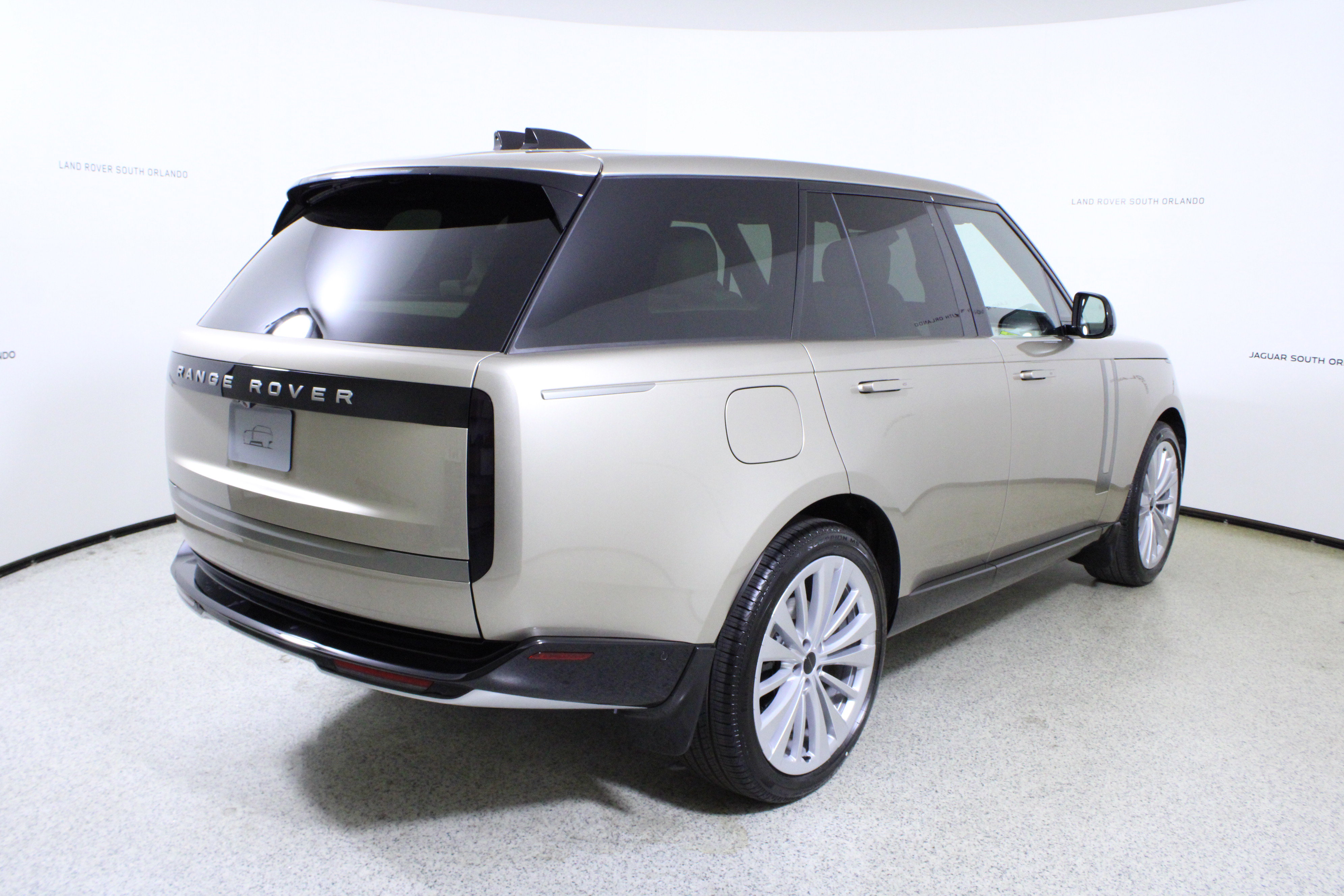 New 2026 Land Rover Range Rover SE image 7