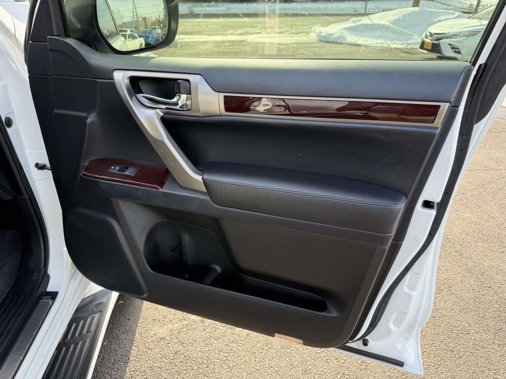 Used 2018 Lexus GX 460 Premium w/ Premium Package image 15