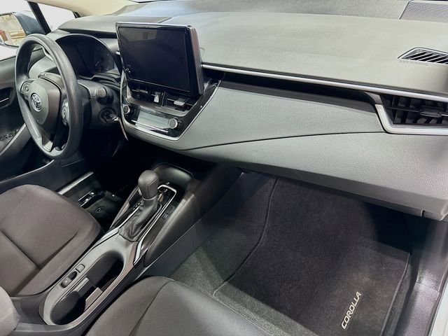 Used 2025 Toyota Corolla LE image 30