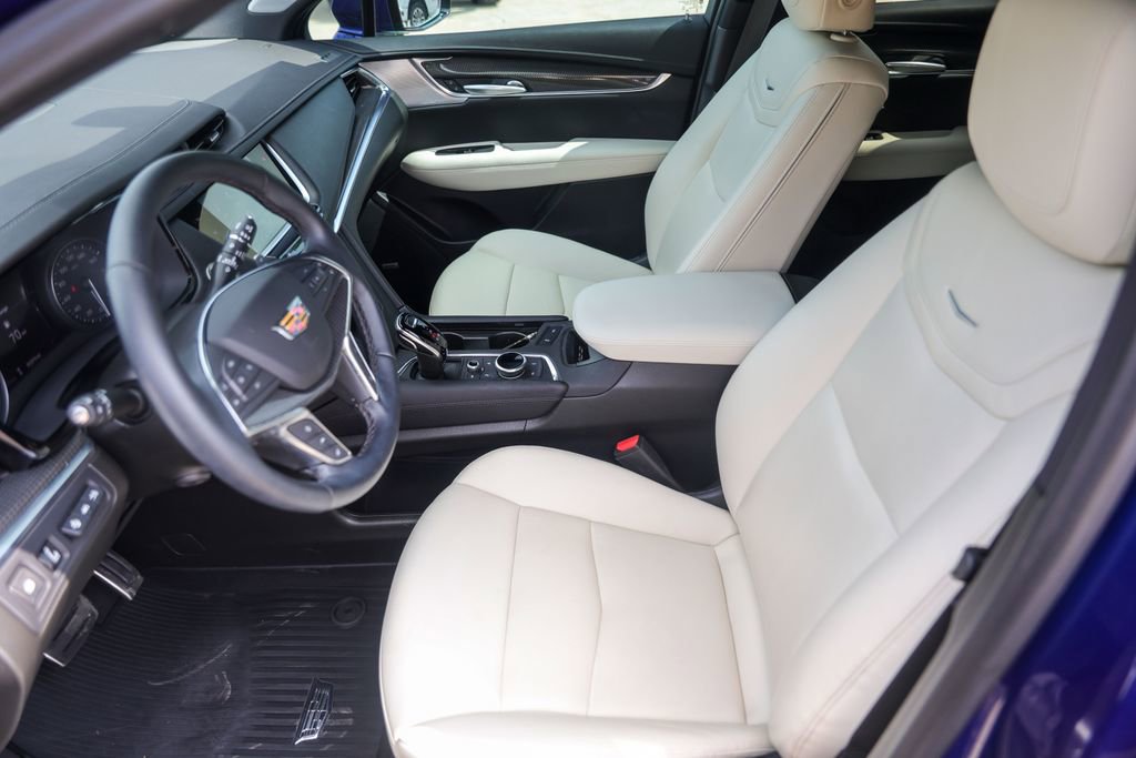 Certified 2025 Cadillac XT5 Sportv w/ Technology Package AWD/4WD image 9