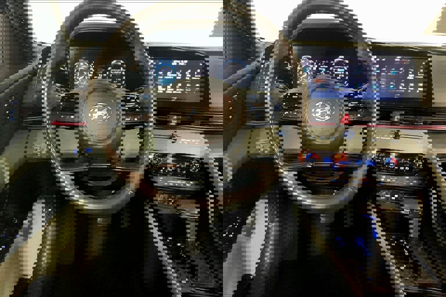 Used 2025 Hyundai Elantra Limited image 5