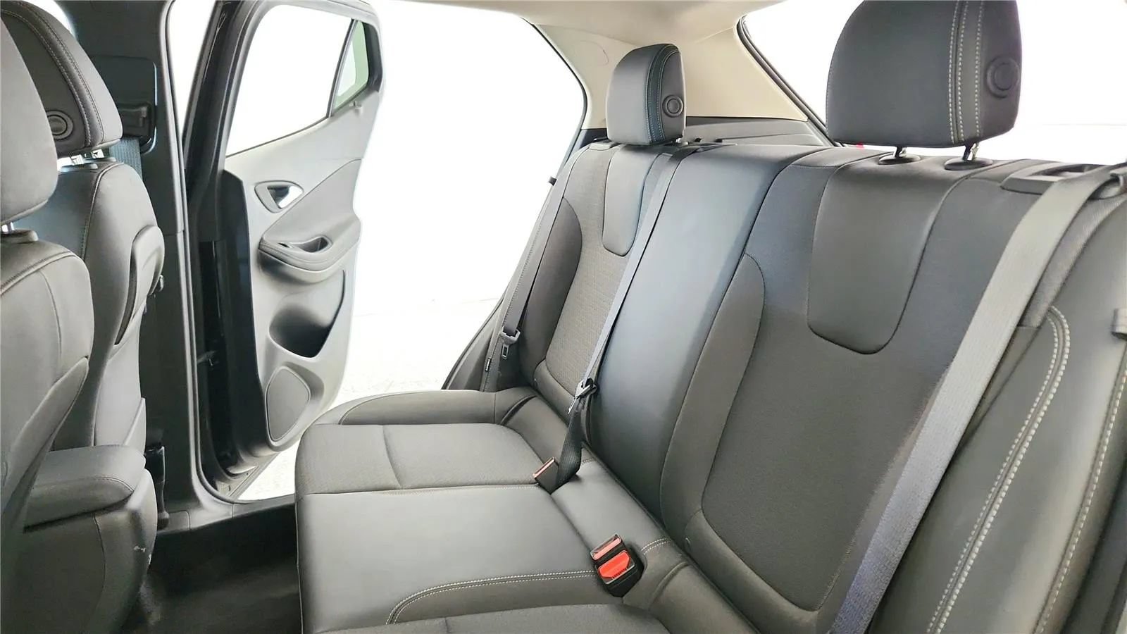 Used 2023 Buick Encore GX Preferred FWD image 31