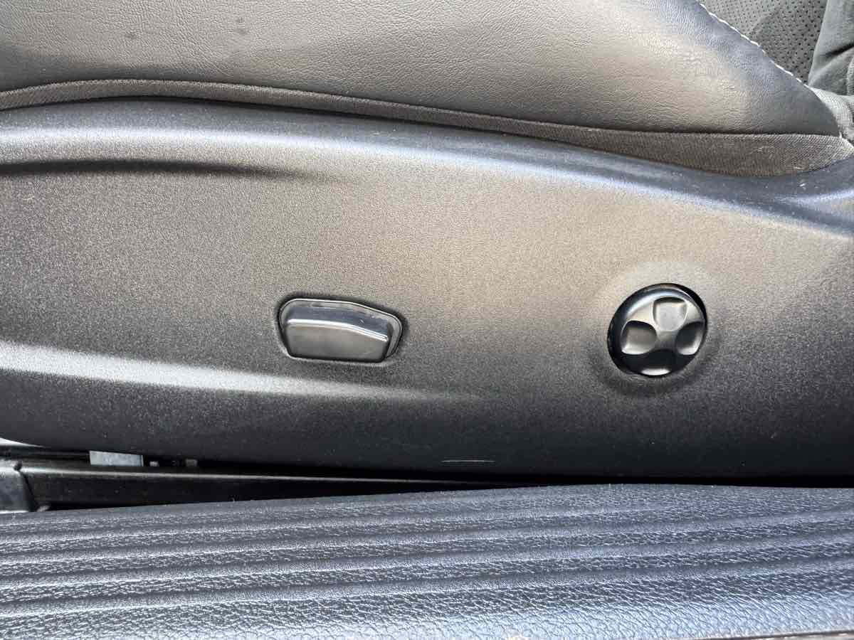 Used 2016 Dodge Challenger R/T Scat Pack w/ Leather Interior Group image 25