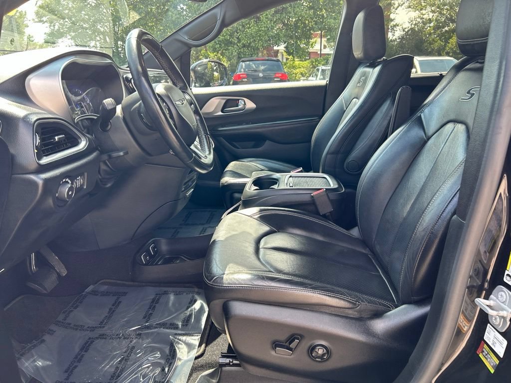 Used 2018 Chrysler Pacifica Touring-L Plus w/ S Appearance Package FWD image 18