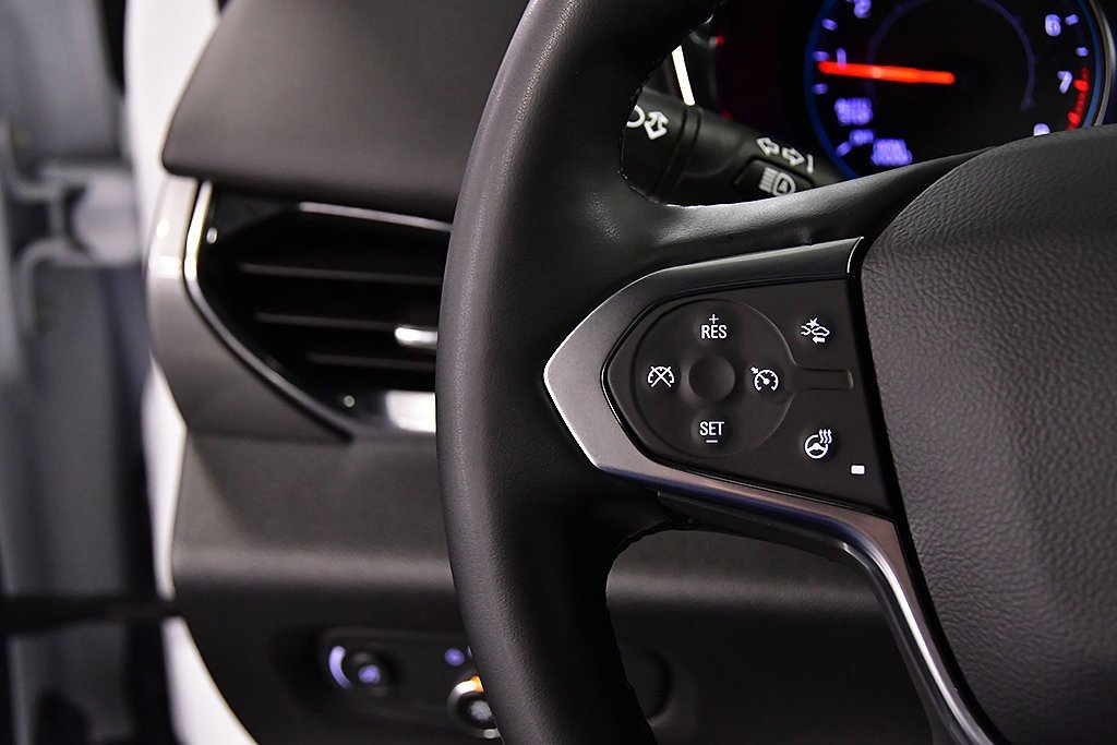 Used 2023 Chevrolet Traverse LT w/ Rear Camera Mirror Package image 19