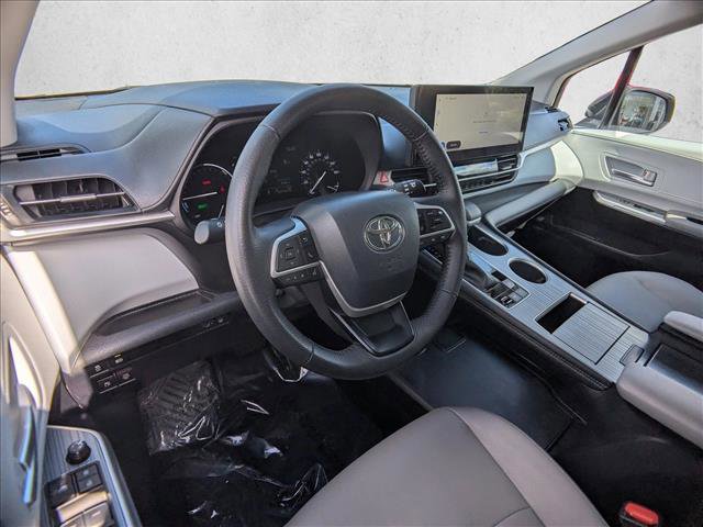 Used 2025 Toyota Sienna XLE FWD image 10