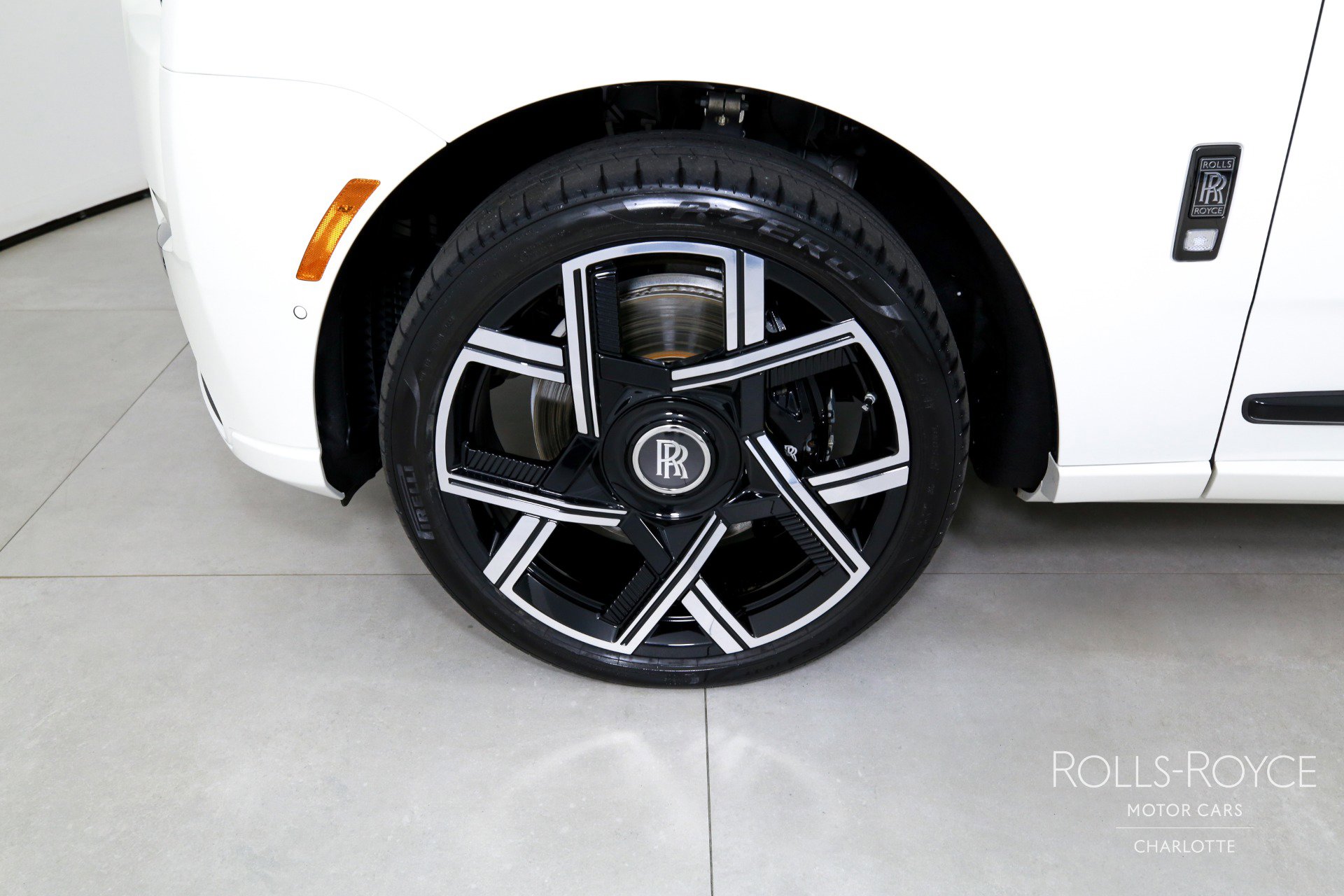 Used 2025 Rolls-Royce Cullinan Black Badge image 42