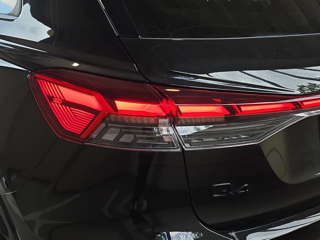 Certified 2024 Audi Q4 e-tron Premium Plus AWD/4WD image 31