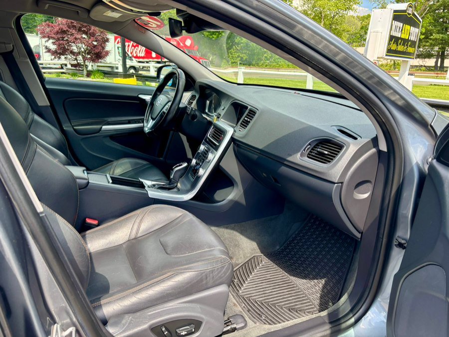Used 2018 Volvo V60 T5 Cross Country w/ Convenience Package AWD/4WD image 13