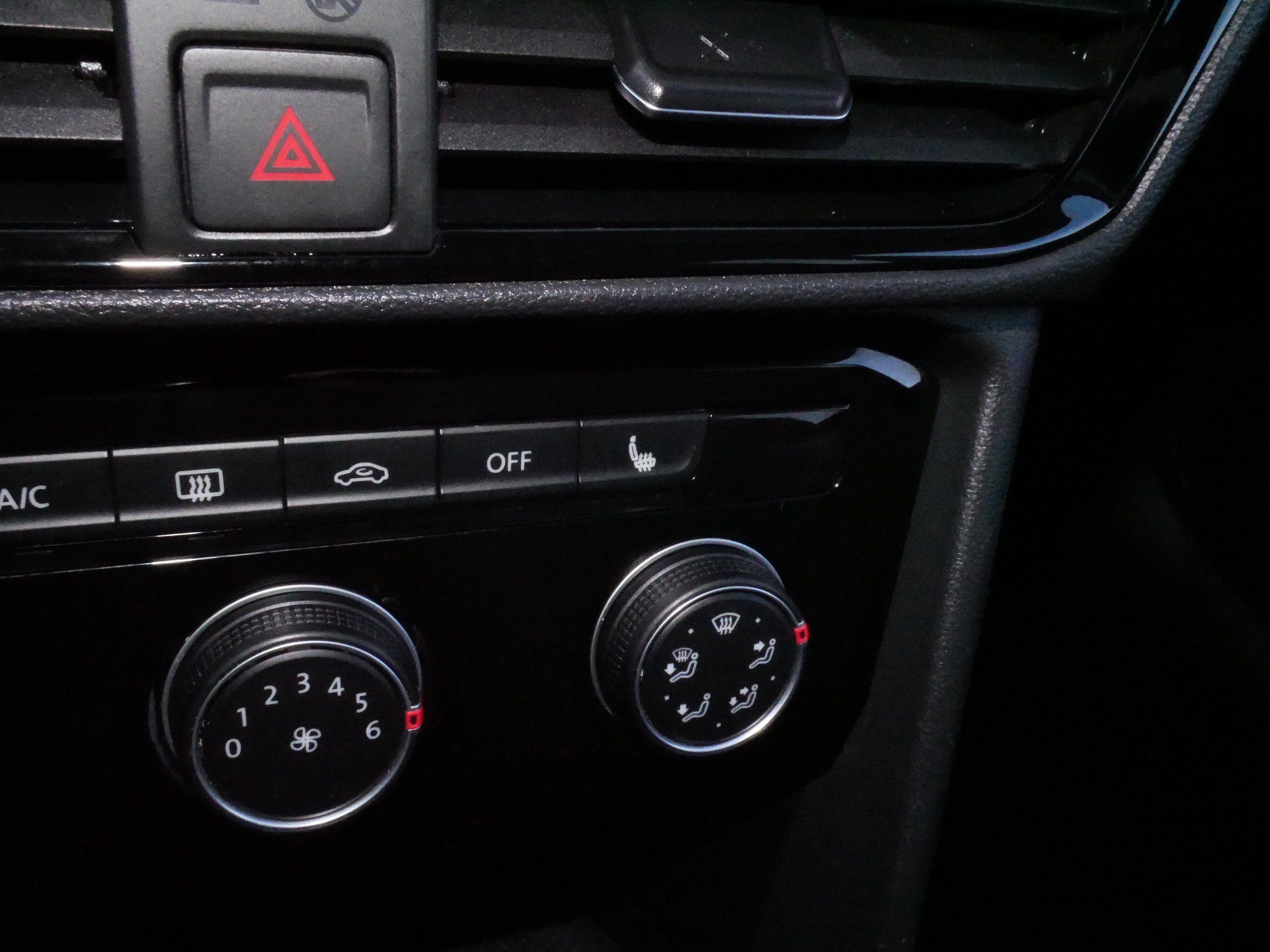 Certified 2023 Volkswagen Taos SE w/ Panoramic Sunroof Package image 29