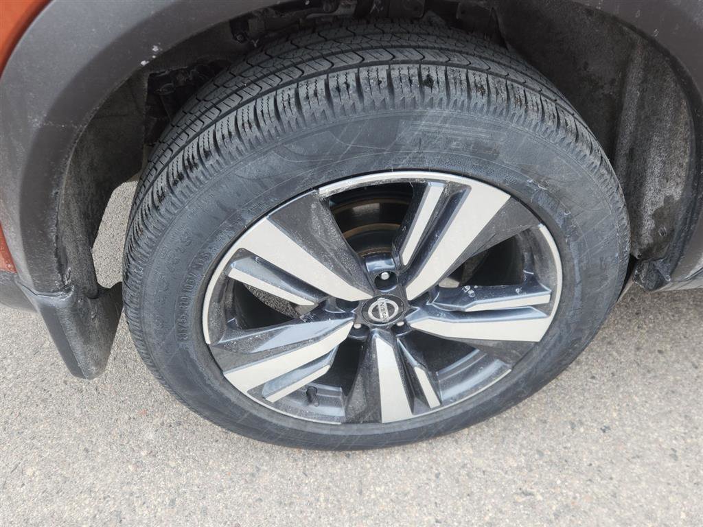 Used 2021 Nissan Rogue Platinum image 5