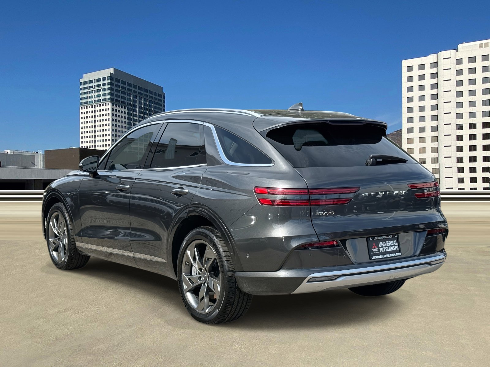 Used 2025 Genesis Electrified GV70 image 3