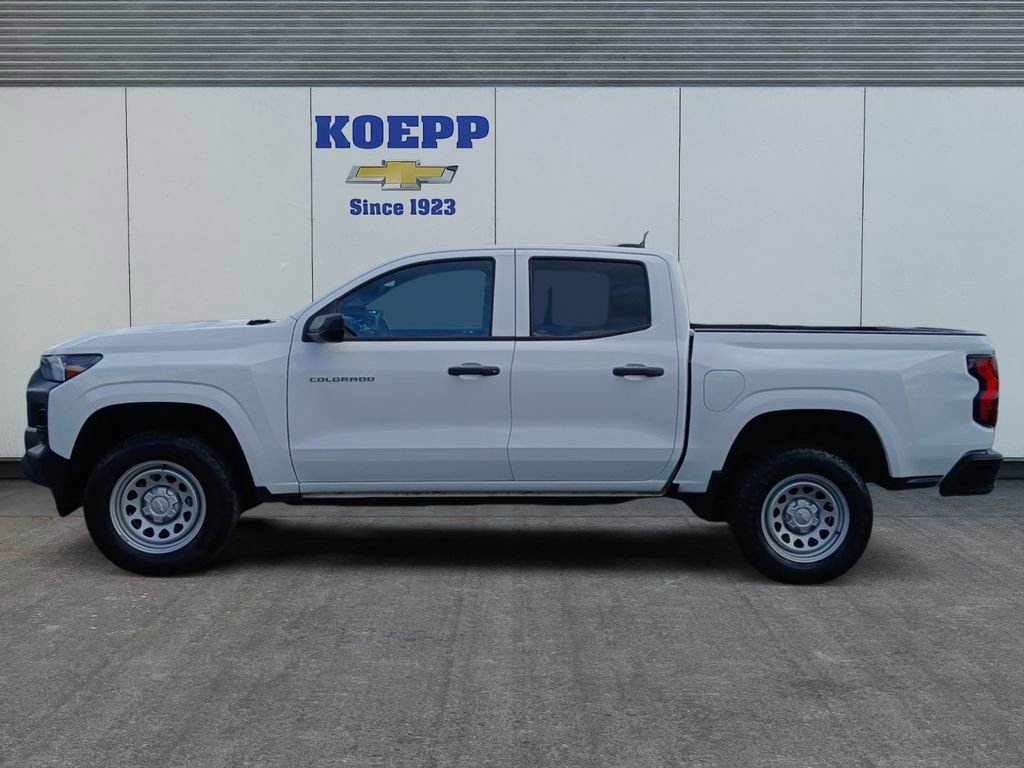 Used 2023 Chevrolet Colorado W/T RWD image 2