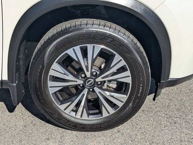 Used 2023 Nissan Rogue SV w/ SV Premium B Package image 15