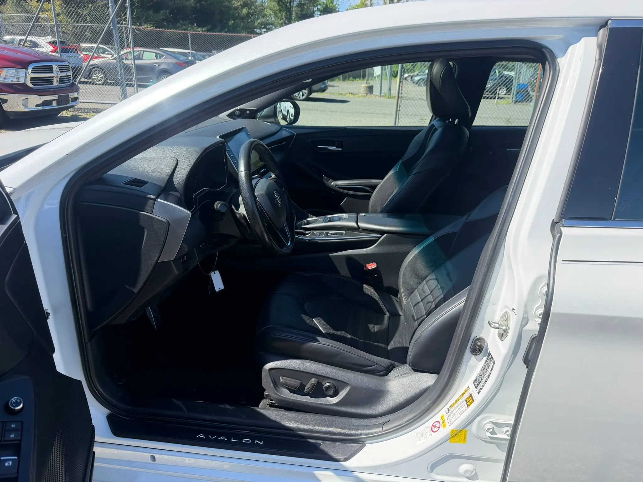 Used 2019 Toyota Avalon XSE w/ All Weather Liner Package FWD image 24