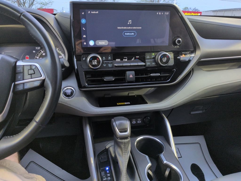 Used 2023 Toyota Highlander XLE image 17