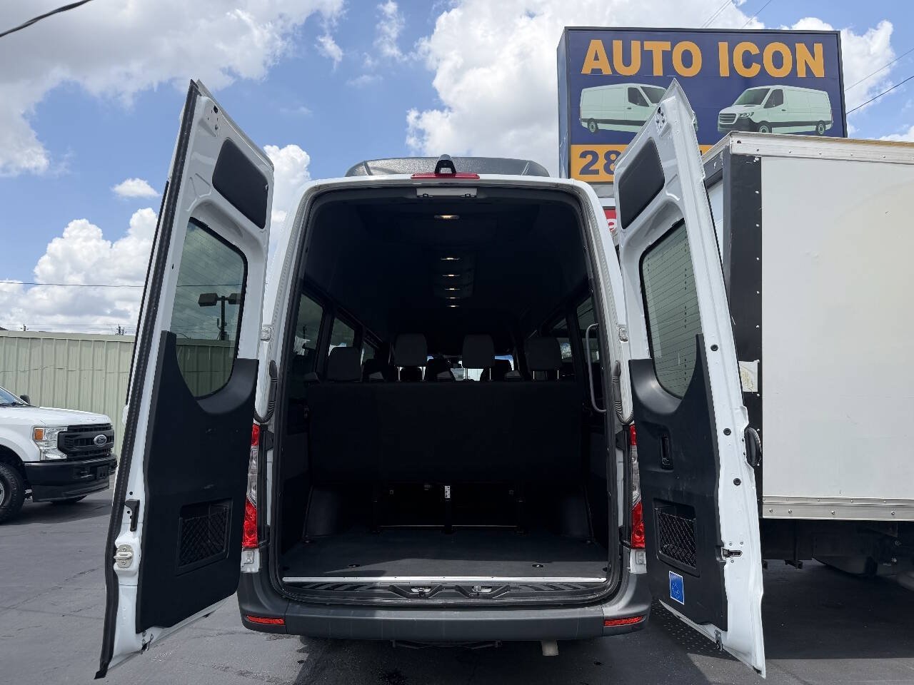 Used 2025 Mercedes-Benz Sprinter 2500 image 22