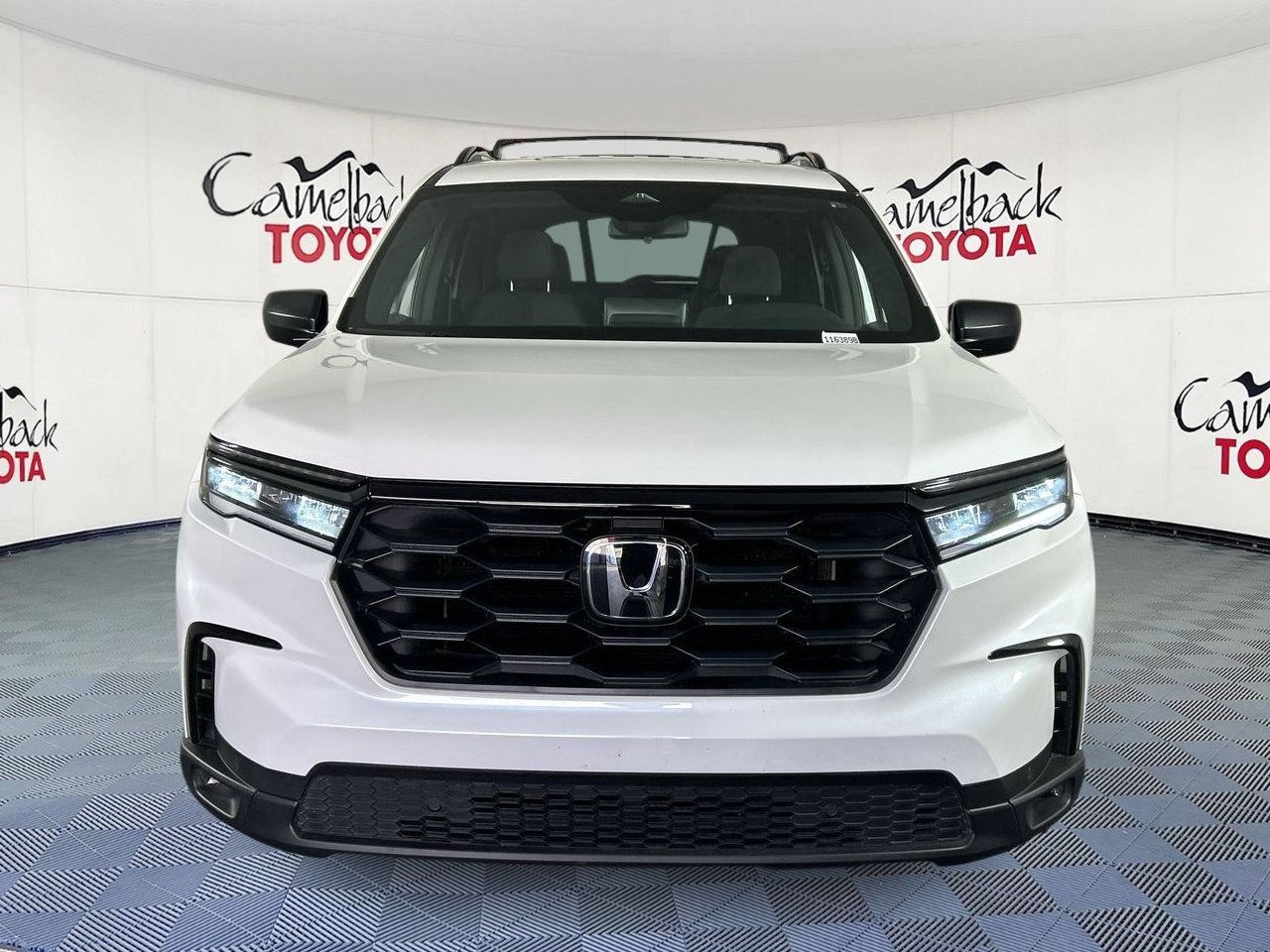 Used 2025 Honda Pilot Sport image 2