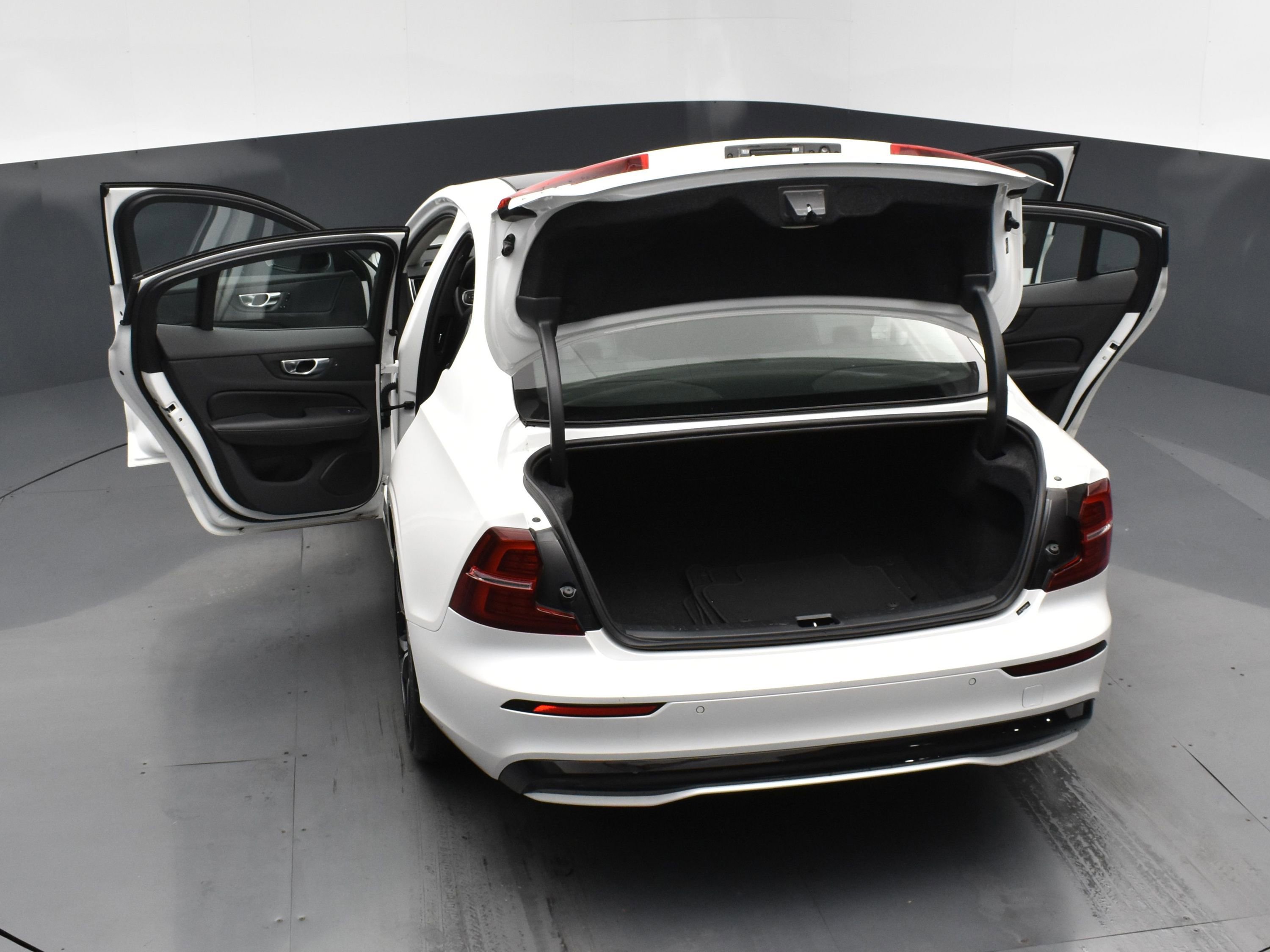 Used 2024 Volvo S60 B5 Core image 26