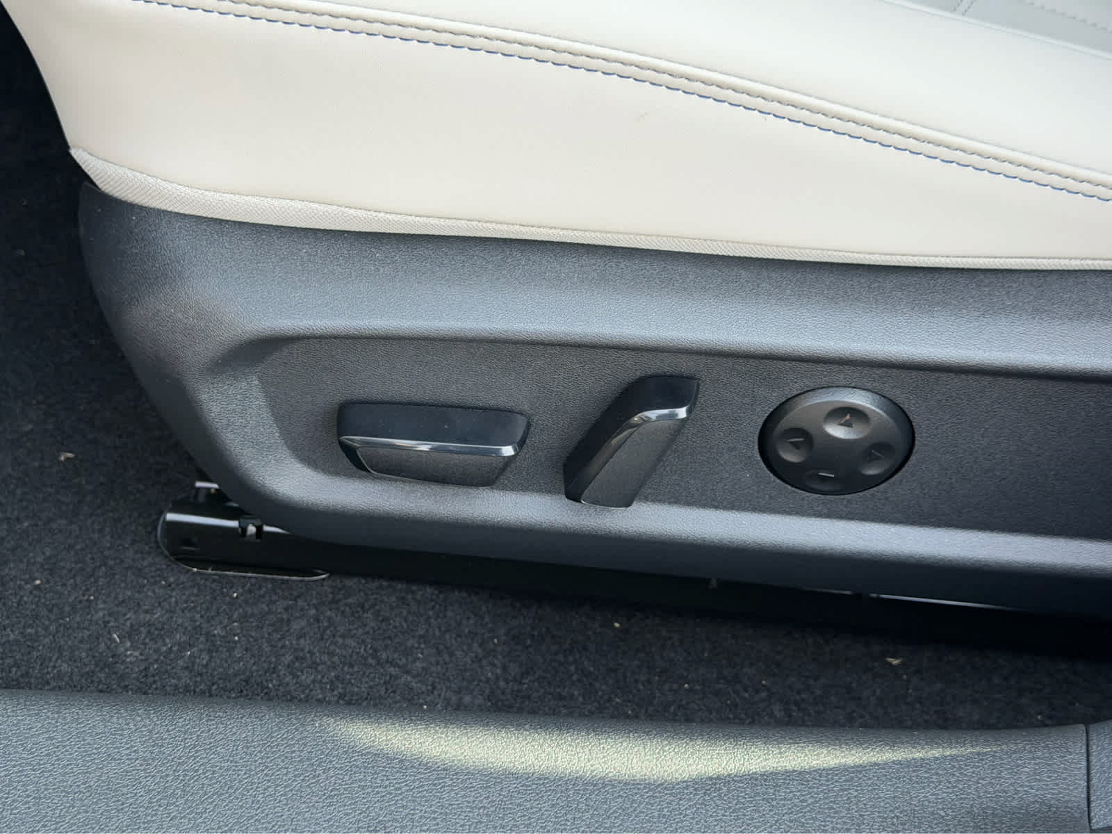 New 2027 Nissan Sentra SL w/ Floor Mat Package FWD image 22