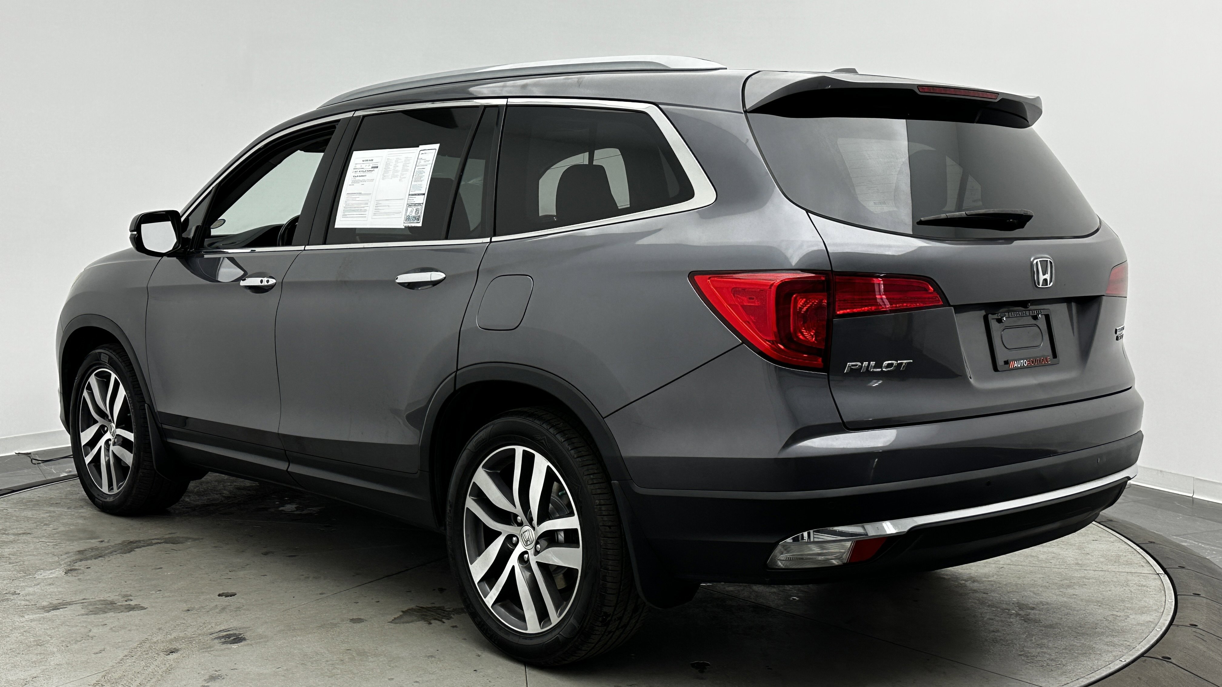 Used 2018 Honda Pilot Touring image 6