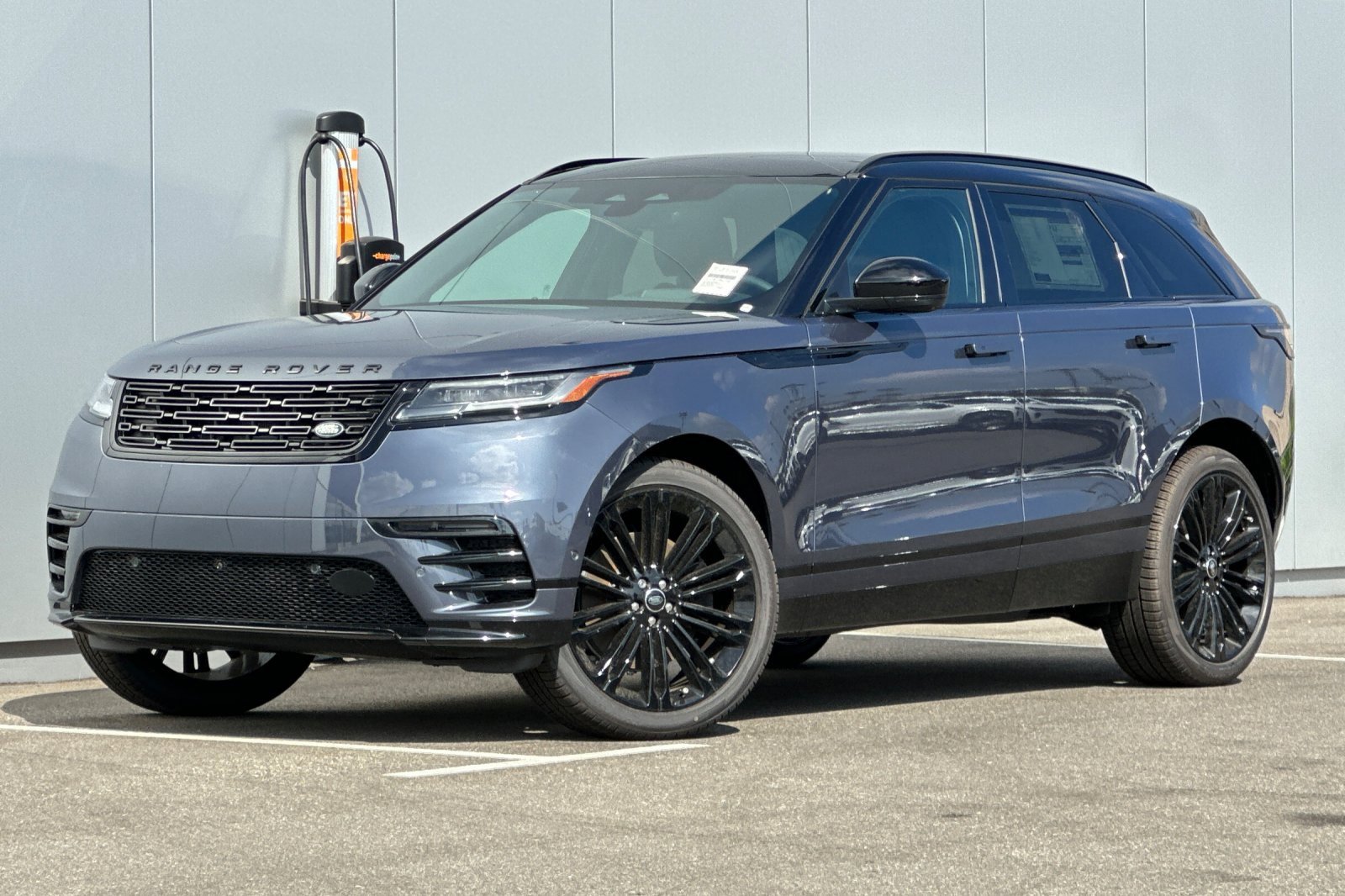 New 2026 Land Rover Range Rover Velar Dynamic SE image 1