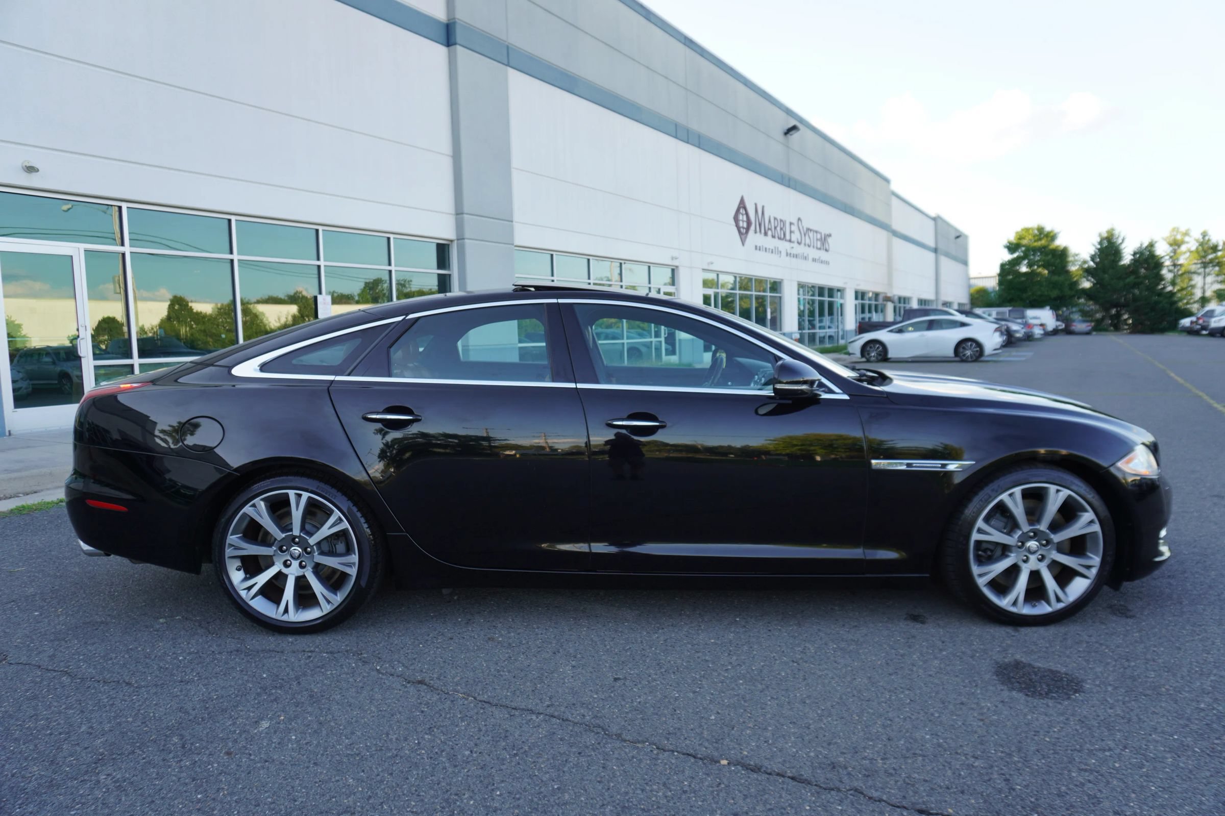 Used 2012 Jaguar XJ Supercharged RWD image 8