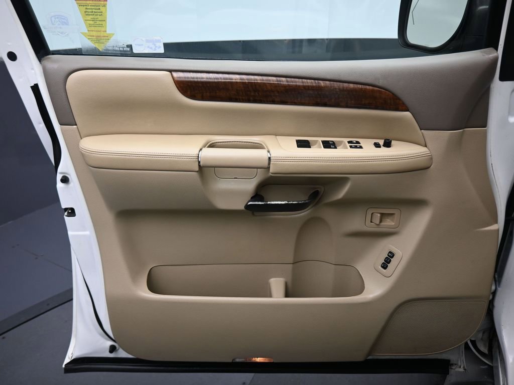 Used 2011 Nissan Armada Platinum w/ 2nd Row Captain Seat Pkg image 9