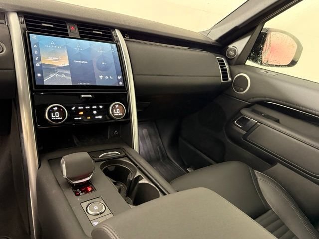 Used 2025 Land Rover Discovery S AWD/4WD image 22