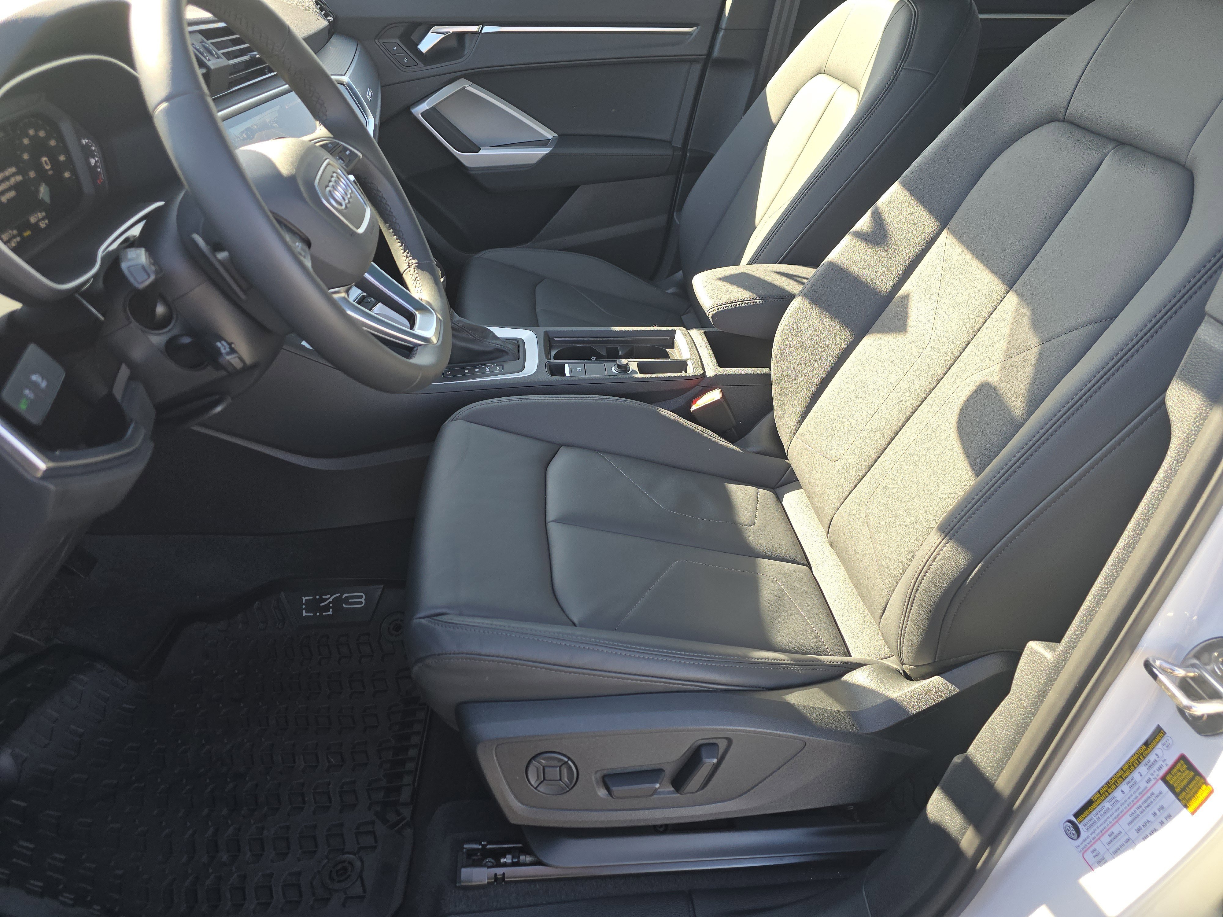 Certified 2025 Audi Q3 2.0T Premium w/ Convenience Package image 19