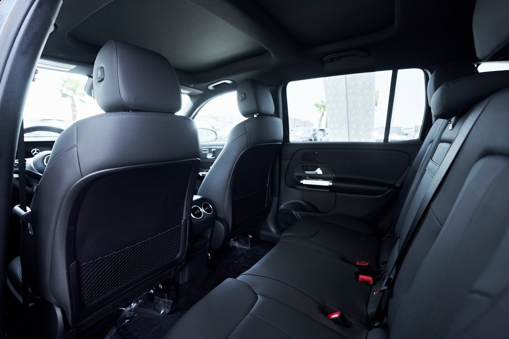 Used 2025 Mercedes-Benz GLB 250 4MATIC w/ Exclusive Package image 23